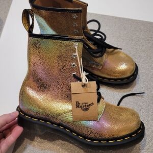 NWT Dr. Martens 1460 Rainbow Ray Sand Rainbow Ray UK 4 (US Women's 6) M